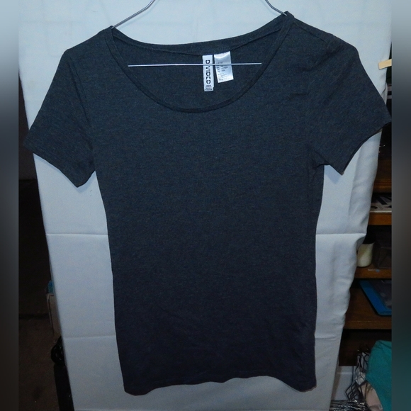 XS Divided by H&M Gray T-shirt - Picture 1 of 2